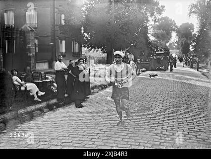 Un coureur aux Jeux Olympiques de Paris 1924 - Marathon, Manhès (France) Banque D'Images