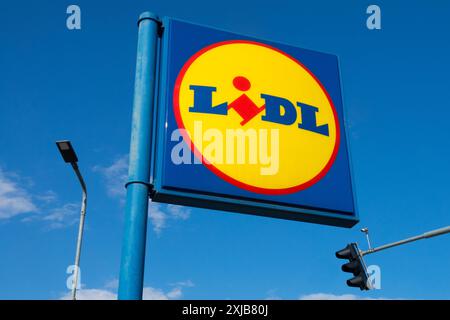 Logo Lidl contre Blue Sky République tchèque Europe Banque D'Images