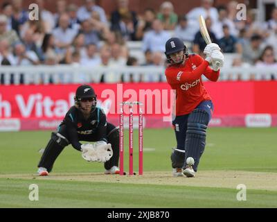 Londres, Royaume-Uni. 17 juillet 2024. Londres, Angleterre, 17 juillet 2024 : Charlie Dean (24 Angleterre) lors du cinquième match international Vitality T20 entre l'Angleterre et la Nouvelle-Zélande au Lord's Cricket Ground à Londres, Angleterre. (Jay Patel/SPP) crédit : photo de presse sportive SPP. /Alamy Live News Banque D'Images