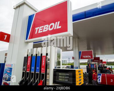 Voronezh, Russie - 01 mai 2023 : distributeur de carburant à la station-service 'TEBOIL' Banque D'Images