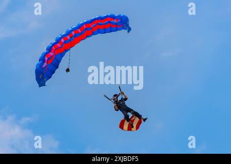 Parachutistes au CIAV Air Show 2024 à Varazdin, Croatie Banque D'Images