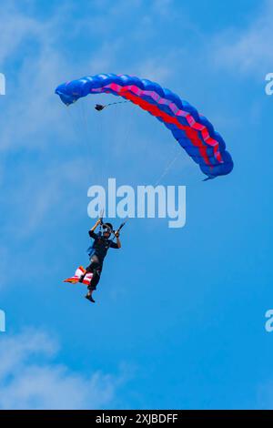 Parachutistes au CIAV Air Show 2024 à Varazdin, Croatie Banque D'Images