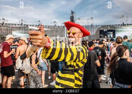 Dour, Belgique. 17 juillet 2024. Illustration photo prise lors de la première journée de la 34ème édition du festival de Dour à Dour, le mercredi 17 juillet 2024. Le festival a lieu du 17 au 21 juillet. BELGA PHOTO HATIM KAGHAT crédit : Belga News Agency/Alamy Live News Banque D'Images
