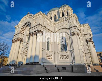 Prog L'église Michel l'Archange aussi appelé Sobor ou Soboras à Kaunas, boulevard de la liberté, Lituanie. Façade rénovée en 2023 Banque D'Images