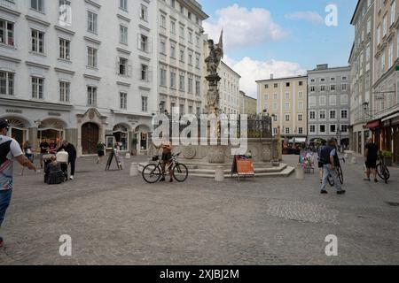 Salzbourg, Autriche. 30 juin 2024. Vue panoramique sur la place Alter Markt dans le centre-ville Banque D'Images