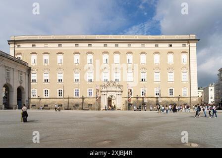 Salzbourg, Autriche. 30 juin 2024. DomQuartier Salzburg sur Residenzplatz dans le centre-ville Banque D'Images