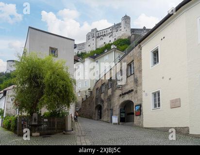 Salzbourg, Autriche. 30 juin 2024. l'entrée de la gare de départ du funiculaire qui vous emmène au château dans le centre-ville Banque D'Images