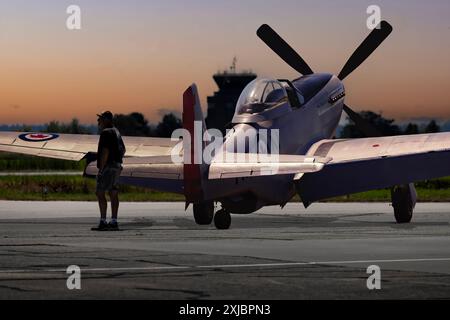 Soirée Mustang P-51 nord-américaine à Boundary Bay Canada Banque D'Images