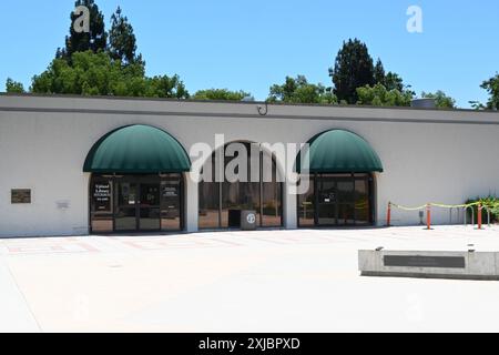 UPLAND, CALIFORNIE - 14 JUILLET 2024 : Upland public Library dans le Civic Center sur Euclid Avenue. Banque D'Images