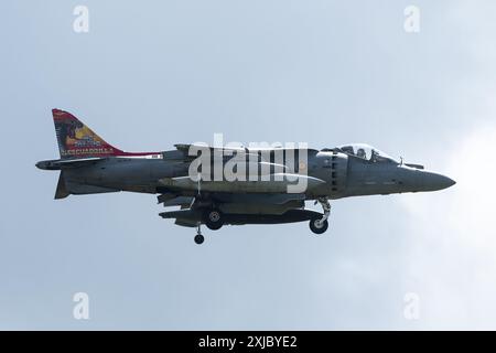 Cirencester, Royaume-Uni. 17 juillet 2024. McDonnell Douglas AV-8B Harrier II de 9 ESCUADRILLA Marine espagnole « Armada » arrive lors de la Journée des arrivées de Royal International Air Tattoo 2024 à la RAF Fairford, Cirencester, Royaume-Uni, le 17 juillet 2024 (photo par Cody Froggatt/News images) à Cirencester, Royaume-Uni le 17/7/2024. (Photo de Cody Froggatt/News images/Sipa USA) crédit : Sipa USA/Alamy Live News Banque D'Images