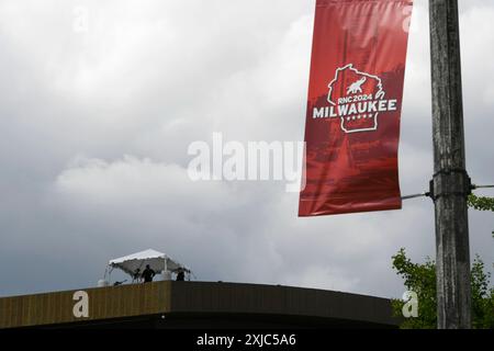 Milwaukee, États-Unis. 17 juillet 2024. Les tireurs d'élite ont levé la zone autour du RNC à Milwaukee, Wisconsin, le mercredi 17 juillet 2024. La ville de Milwaukee accueille la Convention républicaine 2024 qui se déroulera du 15 au 18 juillet. Photo de Paul Beaty/UPI crédit : UPI/Alamy Live News Banque D'Images