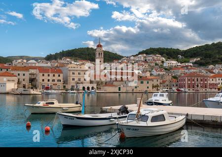 Pucisca petite ville sur l'île de Brac - Croatie Banque D'Images