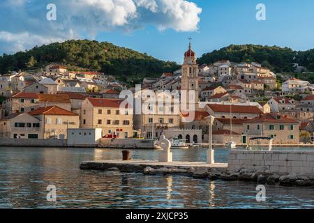 Pucisca petite ville sur l'île de Brac - Croatie Banque D'Images