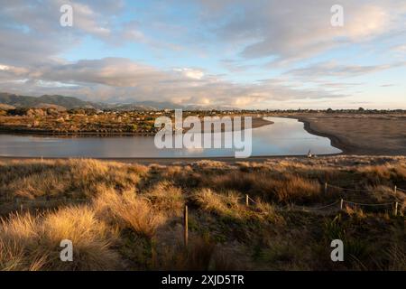 Embouchure de la rivière Waikanae sur la plage de Waikanae à Kapiti, Nouvelle-Zélande Banque D'Images