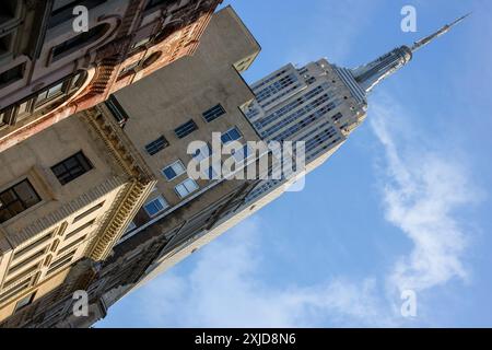 L'emblématique Empire State Building est un gratte-ciel Art déco situé dans le quartier Midtown South de Manhattan, New York. Banque D'Images