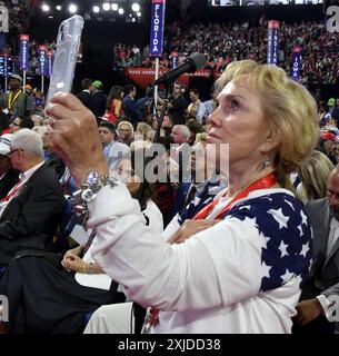 Milwaukee, Wisconsin, États-Unis. 17 juillet 2024. Le troisième jour de la Convention nationale républicaine au Forum Fiserv à Milwaukee, Wisconsin mercredi 17 juillet 2024. (Crédit image : © Mark Hertzberg/ZUMA Press Wire) USAGE ÉDITORIAL SEULEMENT! Non destiné à UN USAGE commercial ! Banque D'Images