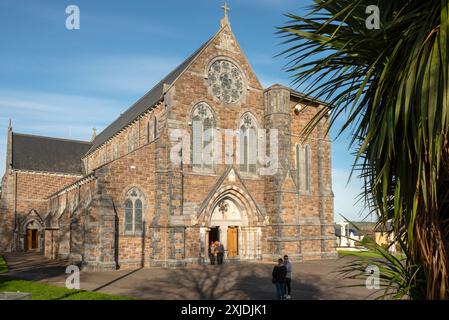 Rassemblez l'église de James et les gens à Killorglin, comté de Kerry, Irlande Banque D'Images
