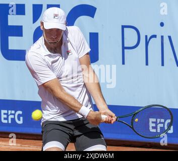 Gstaad Suisse, 07 18 2024 : Quentin Halys (FRA) en action lors de l’EFG Swiss Open. Lors de l'EFG Swiss Open Gstaad, match international de tennis à Gstaad, Suisse, le 18 juillet 2024 Banque D'Images