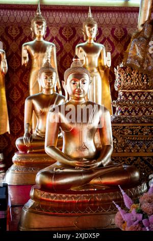 Statues de Bouddha dans le Temple de Thaïlande Banque D'Images