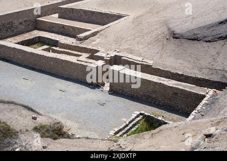 Pachacamac, Lima, Pérou - 19 mars 2019 : site de fouilles archéologiques avec d'anciennes ruines en pierre. Banque D'Images