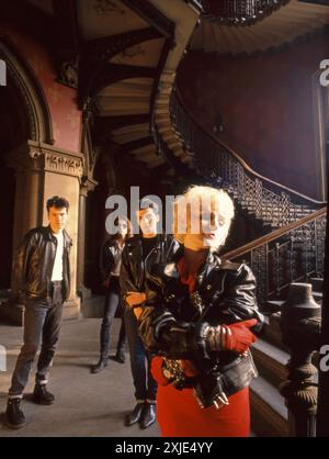 Groupe de rock indépendant The Primitifs photographié à l'hôtel St Pancras de Londres en 1988 Banque D'Images