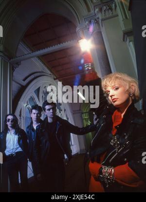 Groupe de rock indépendant The Primitifs photographié à l'hôtel St Pancras de Londres en 1988 Banque D'Images