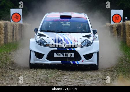 Oliver Mellors, Proton IRIZ R5, Contemporary Rally Cars, présentant des véhicules qui sont actuellement en compétition dans la phase spéciale internationale et la veille du tarmac Banque D'Images