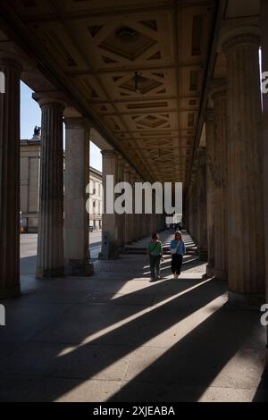 Les colonnades de Friedrich August Stüler, les colonnades du côté sud et est du Neues Museum ont été construites entre 1853 et 1860, à Berlin, en Allemagne Banque D'Images