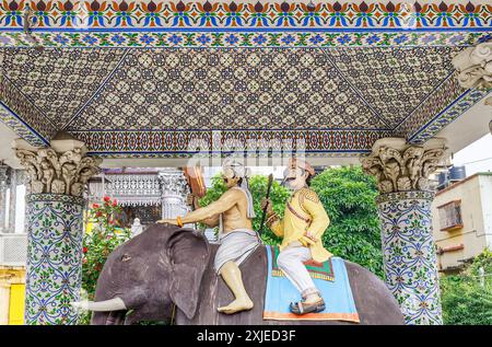 08 14 2007 Vintage vieux décoratif planchers vénitiens mosaïques : carreaux de céramique Pareshnath Jain temple, Kolkata, Bengale occidental, Asie indienne. Banque D'Images