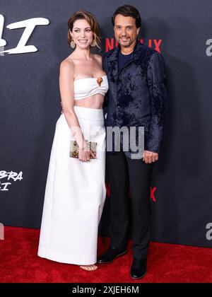 Los Angeles, États-Unis. 17 juillet 2024. LOS ANGELES, CALIFORNIE, États-Unis - 17 JUILLET : Courtney Henggeler et Ralph Macchio arrivent à la projection spéciale de Los Angeles de la saison 6 de 'Cobra Kai' de Netflix - partie 1 qui se tient au Autry Museum of the American West à Griffith Park le 17 juillet 2024 à Los Angeles, Californie, États-Unis. (Photo de Xavier Collin/image Press Agency) crédit : image Press Agency/Alamy Live News Banque D'Images