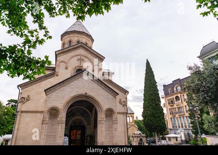 Tbilissi, Géorgie - 21 JUIN 2024 : L'église Kashveti de sécurité George est une église orthodoxe géorgienne dans le centre de Tbilissi, Géorgie. Banque D'Images