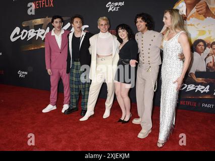 Los Angeles, États-Unis. 17 juillet 2024. Gianni DeCenzo, Jacob Bertrand, Tanner Buchanan, Mary Mouser, Xolo Mariduena et Peyton List arrivant à l’événement spécial de projection « Cobra Kai » de la saison 6, partie 1, qui s’est tenu au Autry Museum de Los Angeles, CA, le 17 juillet 2024. © Janet Gough/AFF-USA. Crédit COM : AFF/Alamy Live News Banque D'Images