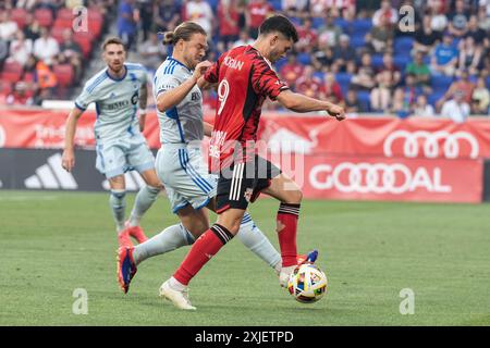 Harrison, New Jersey, États-Unis. 17 juillet 2024. Lewis Morgan (9) des Red Bulls contrôle le ballon lors d’un match régulier de la MLS contre le FC Montréal au Red Bull Arena à Harrison, NJ Le match a été retardé en raison d'un orage violent et a finalement été mis en jeu dans le tirage 2 - 2. (Crédit image : © Lev Radin/Pacific Press via ZUMA Press Wire) USAGE ÉDITORIAL SEULEMENT! Non destiné à UN USAGE commercial ! Banque D'Images