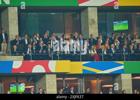 Les deux premières rangées (G-d) avec 1-1 buts : Bernd Neuendorf, David Gill, Lisa Nandy, Keir Starmer, Mark Bullingham, Debbie Hewitt, Paul Cubberley, Prince George de Galles fils de William Prince de Galles, Theodore Theodoridis, William Prince de Galles, Barbara Ceferin, Aleksander Ceferin (président de l'UEFA), Philipp Lahm, Felipe VI Roi d'Espagne, Juan Rubio Yanchuck, Princesse Sofia fille de Felipe VI Roi d'Espagne, Pilar Alegria Continente, RFEF-Praesident Pedro Rocha, Camilo Villarino, Frank-Walter Steinmeier ( SPD), Bundespraesident Deutschland, Pascual Navarro Rios, Pedro Sanchez, Alvaro de Miguel cas Banque D'Images