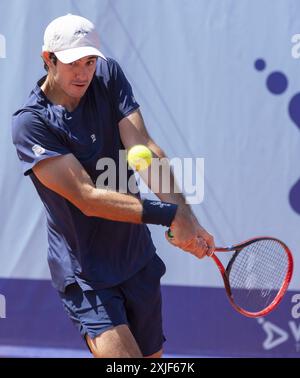 Gstaad Suisse, 07 18 2024 : Gustavio Heide (BRA) en action lors de l'EFG Swiss Open. Lors de l'EFG Swiss Open Gstaad, match international de tennis à Gstaad, Suisse, le 18 juillet 2024 Banque D'Images