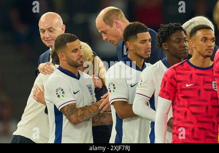 William Prince of Wales Harry KANE, Angleterre 9 Bernd Neuendorf, Président de la DFB Association allemande de football , Kyle Walker, Angleterre 2 Jude Bellingham, ENG 10 à la cérémonie des vainqueurs et trophée dans le match final ESPAGNE - ANGLETERRE 2-1 des Championnats d'Europe de l'UEFA 2024 le 14 juillet 2024 à Berlin, Allemagne. Photographe : ddp images / STAR-images Banque D'Images