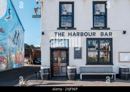 Le Harbour Bar à Portrush sur la côte du comté d'Antrim en Irlande du Nord Banque D'Images