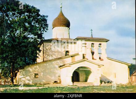 Photographie d'une église russe remaniée en musée anti-religieux, prise en 1941 pendant la seconde Guerre mondiale dans le cadre de l'opération Barbarossa. Le régime soviétique a converti de nombreuses églises en musées pour promouvoir l'athéisme d'État. L'invasion allemande lors de l'opération Barbarossa a ajouté au bouleversement, apportant de nouvelles destructions à ces sites. Banque D'Images