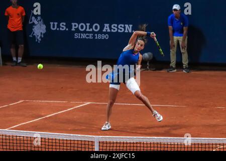 Palerme, Italie. 16 juillet 2024. Sara Errani dans le match de la WTA contre Qinwen Zheng sur Palermo Ladies Open. (Photo d'Antonio Melita/Pacific Press) crédit : Pacific Press Media production Corp./Alamy Live News Banque D'Images