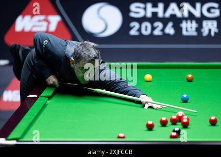 SHANGHAI, le 18 juillet 2024 -- Ronnie O'Sullivan, d'Angleterre, concourt lors du match de quart de finale contre Ding Junhui, de Chine, au World Snooker Shanghai Masters 2024 à Shanghai, dans l'est de la Chine, le 18 juillet 2024. (Xinhua/Wang Xiang) Banque D'Images