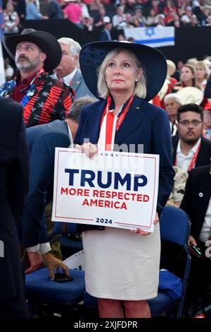 Milwaukee, Wisconsin, États-Unis. 17 juillet 2024. Lors de la troisième journée de la Convention nationale républicaine au Forum Fiserv à Milwaukee, Wisconsin mercredi 17 juillet 2024. (Crédit image : © Mark Hertzberg/ZUMA Press Wire) USAGE ÉDITORIAL SEULEMENT! Non destiné à UN USAGE commercial ! Banque D'Images