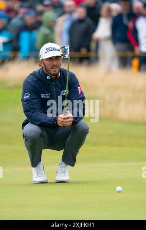 Troon, Écosse, Royaume-Uni. 18 juillet 2024. La première manche du 152e championnat Open se déroule sur le parcours de golf Royal Troon. Pic ; Max Homa. Iain Masterton/Alamy Live News Banque D'Images