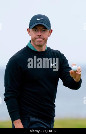 Troon, Écosse, Royaume-Uni. 18 juillet 2024. La première manche du 152e championnat Open se déroule sur le parcours de golf Royal Troon. Pic ; Rory McIlroy réagit après avoir percé un putt sur la 5e. Iain Masterton/Alamy Live News Banque D'Images