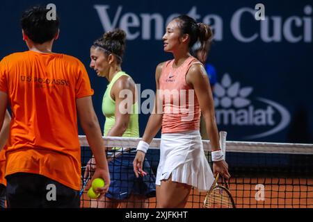 Palerme, Italie. 16 juillet 2024. Qinwen Zheng bat Sara Errani dans le match WTA à Palermo Ladies Open. (Crédit image : © Antonio Melita/Pacific Press via ZUMA Press Wire) USAGE ÉDITORIAL SEULEMENT! Non destiné à UN USAGE commercial ! Banque D'Images