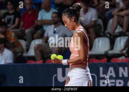 Palerme, Italie. 16 juillet 2024. Qinwen Zheng lors du match de l'Association féminine de tennis contre Sara Errani au Palerme Ladies Open. Qinwen Zheng bat Sara Errani 6-3 6-2. (Crédit image : © Antonio Melita/Pacific Press via ZUMA Press Wire) USAGE ÉDITORIAL SEULEMENT! Non destiné à UN USAGE commercial ! Banque D'Images