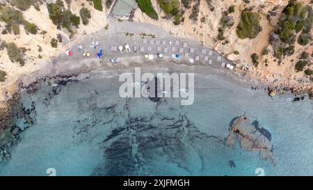 Photo datée de juillet 2024 montrant Cala Boix à Ibiza. Banque D'Images