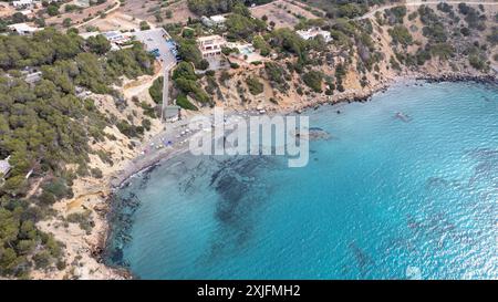 Photo datée de juillet 2024 montrant Cala Boix à Ibiza. Banque D'Images