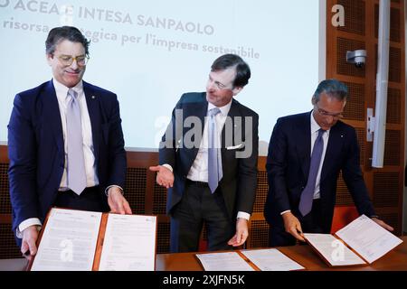 Roma, Italie. 18 juillet 2024. Fabrizio Palermo di ACEA con Stefano Berrese, Mauro Micillo di Intesa San Paolo presentano lÕaccordo di ACEA, Intesa San Paolo per il riuso delle acque Roma, Italia Ñ Gioved“ 18 luglio 2024 - Cronaca - (foto di Cecilia Fabiano/LaPresse) ACEA, Intesa San Paolo accord pour la réutilisation de l'eau Rome, Italie - jeudi 17 juillet 2024 - Actualités - (photo de Cecilia Fabiano/LaPresse) crédit : LaPresse/Alamy Live News Banque D'Images