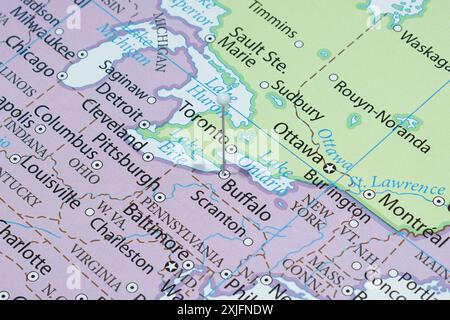 Gros plan sur une ville de Buffalo avec une aiguille blanche dans la carte politique du pays des États-Unis d'Amérique Banque D'Images