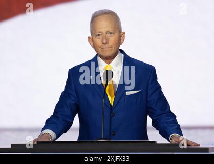 New York. 16 juillet 2024. Le représentant des États-Unis Jefferson Van Drew (républicain du New Jersey), prononce une allocution lors du deuxième jour de la Convention nationale républicaine 2024 au Forum Fiserv à Milwaukee, Wisconsin, le mardi 16 juillet 2024. Crédit : Ron Sachs/CNP (RESTRICTION : PAS de courrier quotidien. AUCUN journal de New York ou du New Jersey ni aucun journal dans un rayon de 75 milles autour de New York.) Crédit : dpa/Alamy Live News Banque D'Images